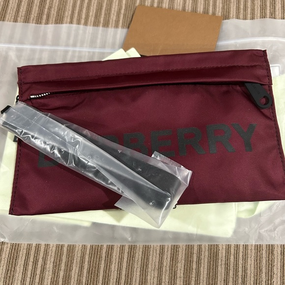 burberry zip pouch - Picture 2 of 7